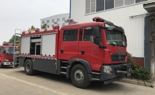 搶險(xiǎn)救援消防車(chē)視頻