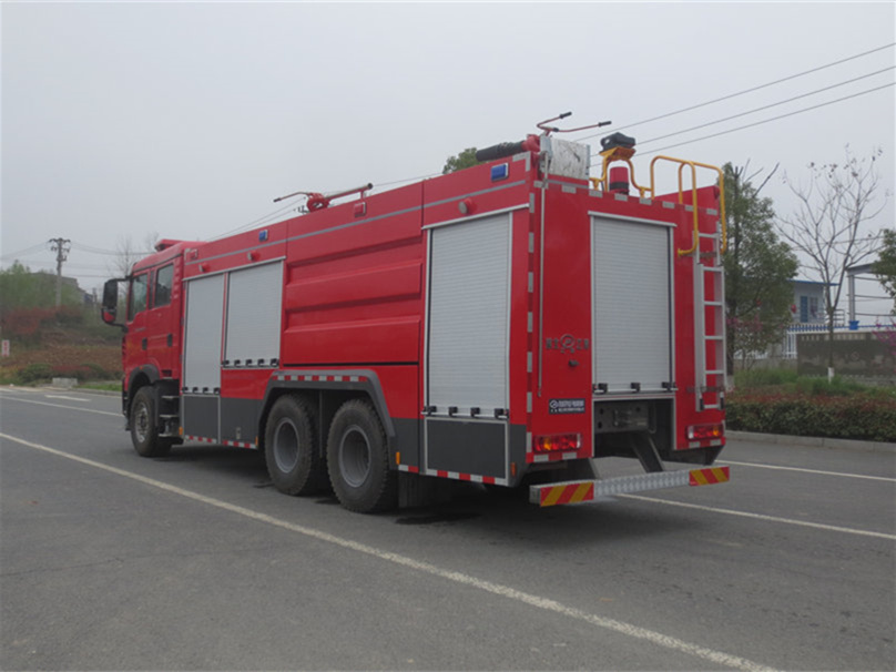 豪沃后雙橋干粉泡沫水三聯用消防車（10噸）圖片