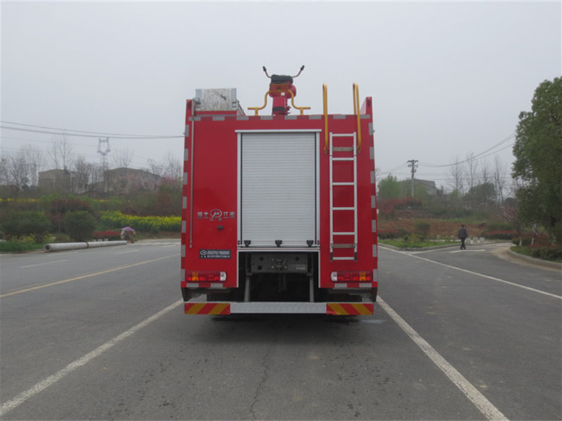 豪沃后雙橋干粉泡沫水三聯用消防車（10噸）圖片
